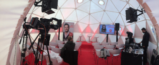 El interior de la carpa de las charlas informativas